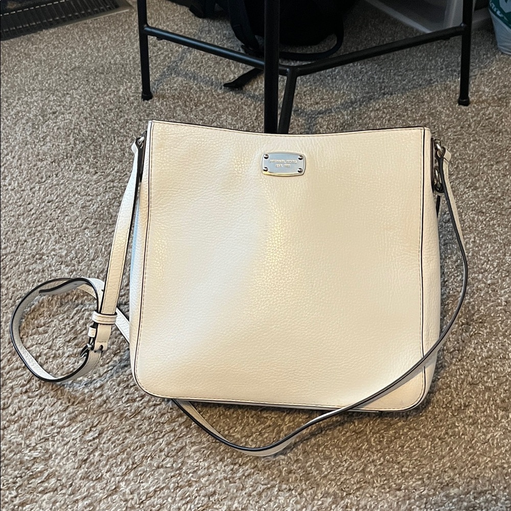 Super cute Michael Kors Crossbody purse